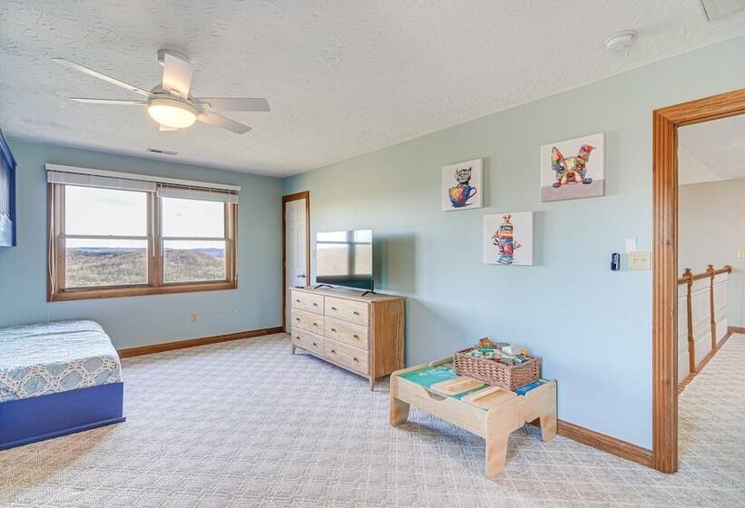 Lake Cumberland Home W/ Hot Tub & Water Views