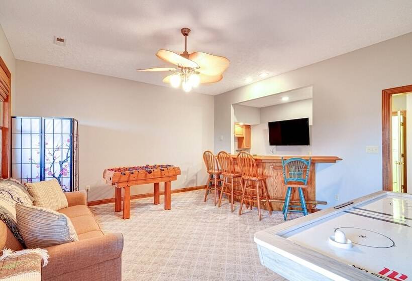 Lake Cumberland Home W/ Hot Tub & Water Views