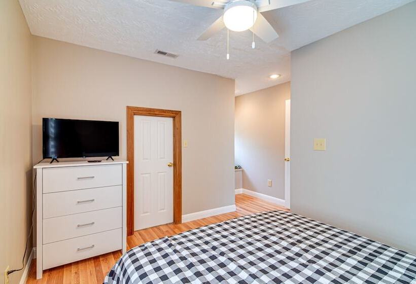 Lake Cumberland Home W/ Hot Tub & Water Views