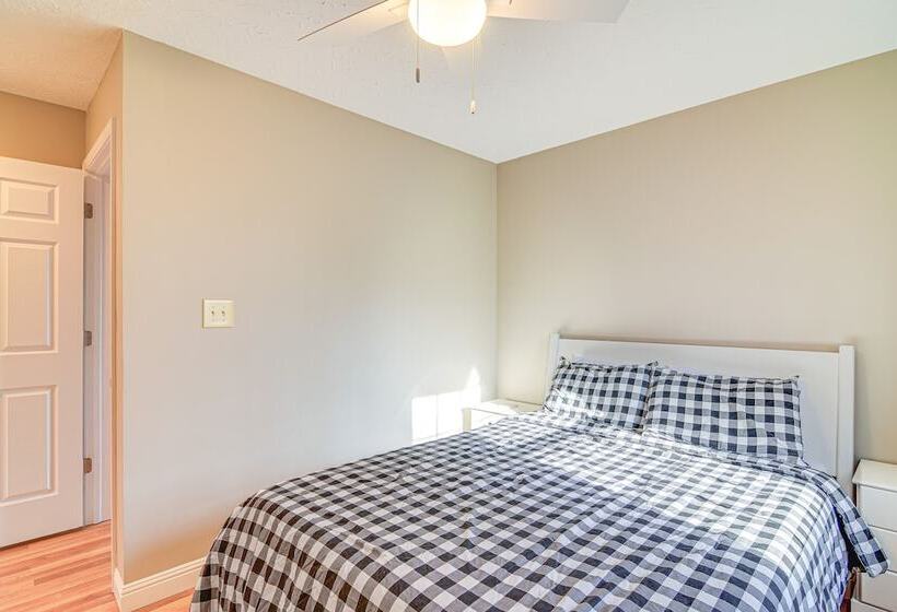 Lake Cumberland Home W/ Hot Tub & Water Views