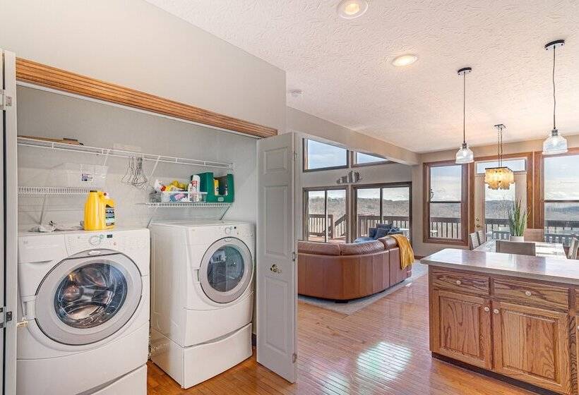 Lake Cumberland Home W/ Hot Tub & Water Views