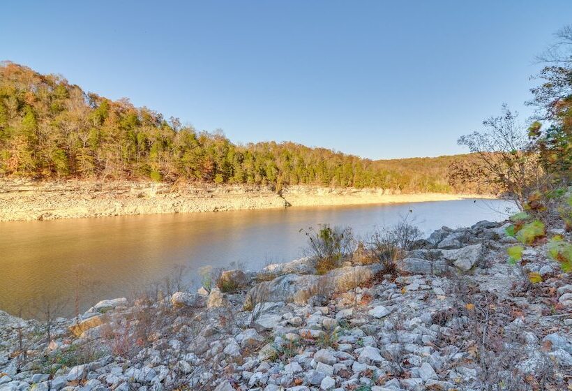 Lake Cumberland Home W/ Hot Tub & Water Views