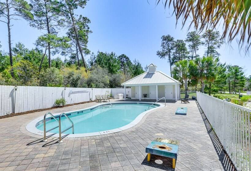 Lovely Carrabelle Home W/ Lake Views & Pool Access