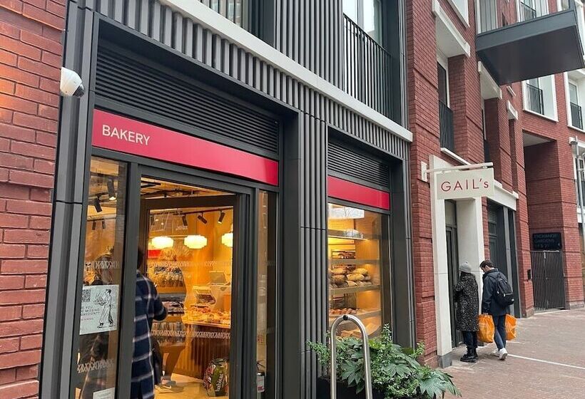 Luxury Apartment In Central London With Private Balcony