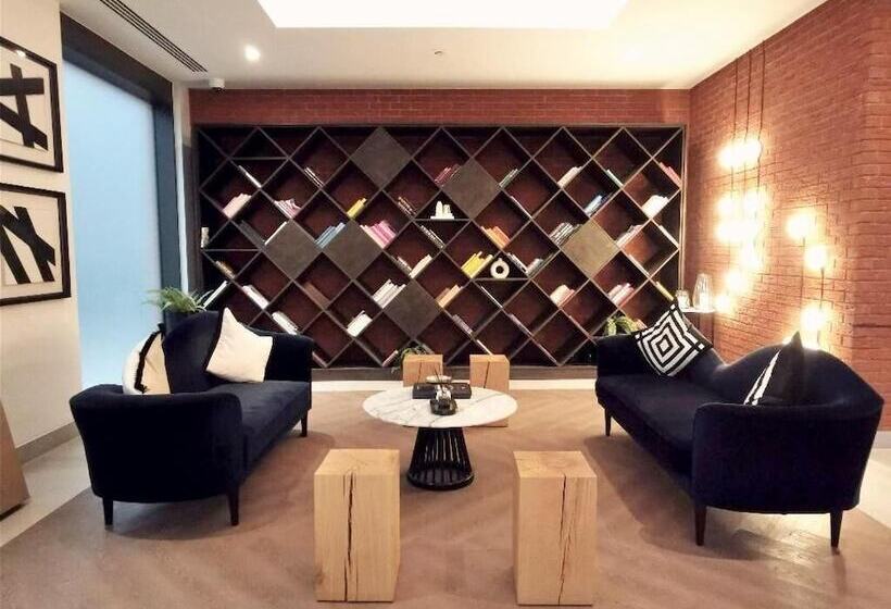 Luxury Apartment In Central London With Private Balcony