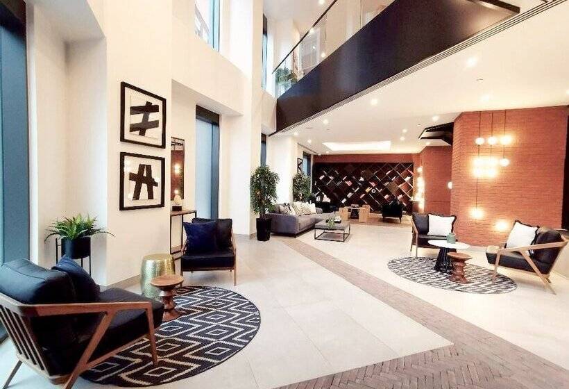 Luxury Apartment In Central London With Private Balcony