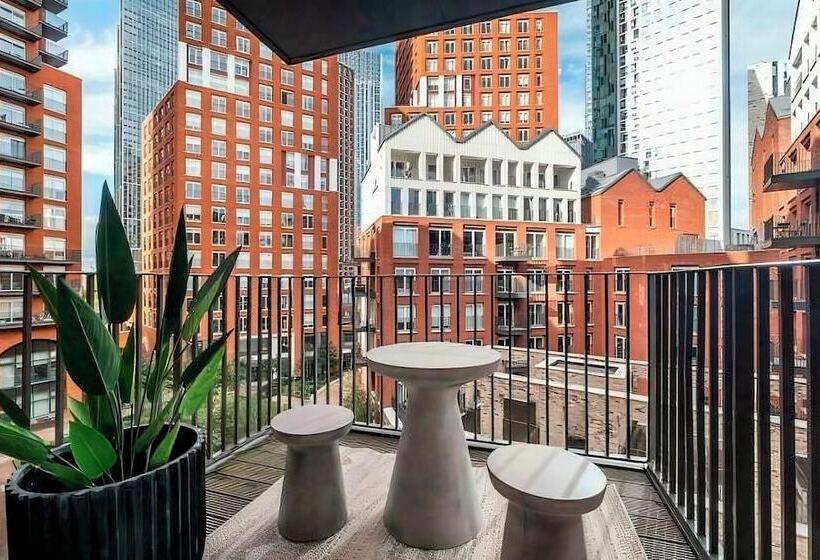 Luxury Apartment In Central London With Private Balcony