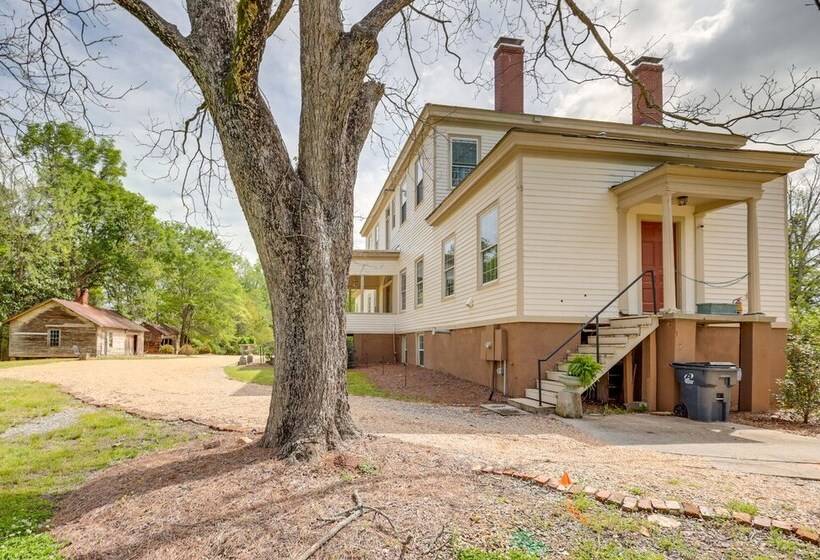 Milledgeville Home W/ Fire Pit + Pond Access!