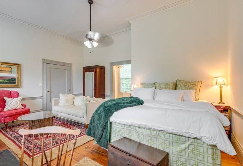 Milledgeville Home W/ Fire Pit + Pond Access!