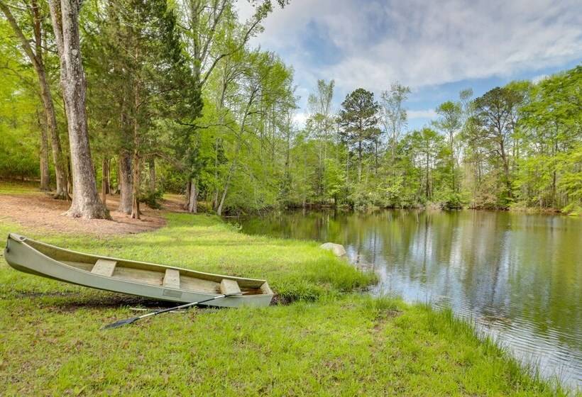 Milledgeville Home W/ Fire Pit + Pond Access!