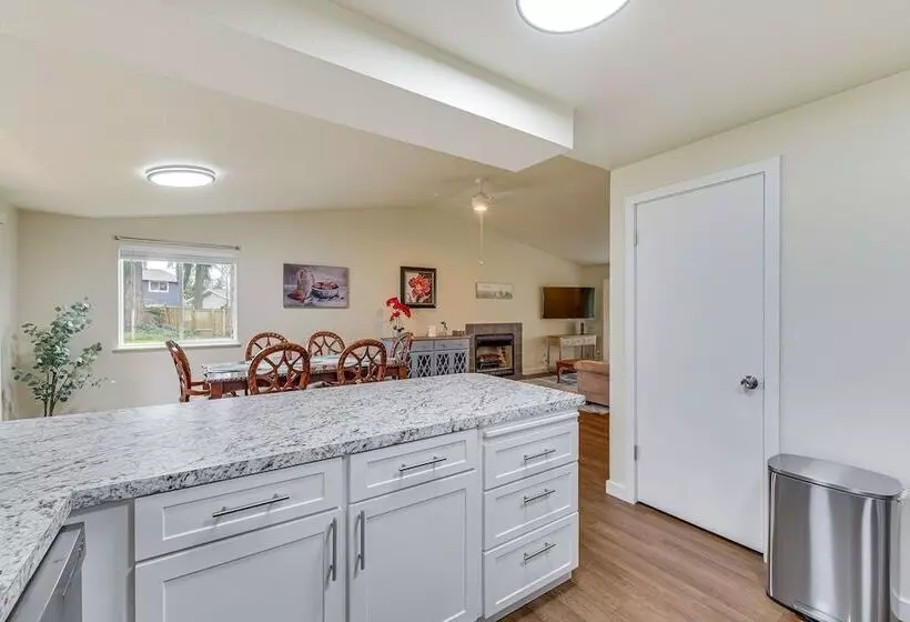 Olympia Home W/ Deck ~ 7 Mi To Amtrak Train!