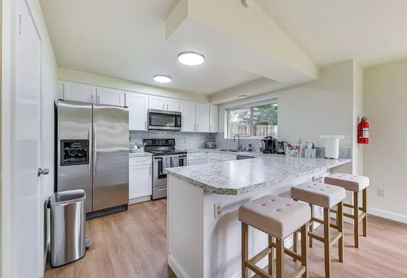 Olympia Home W/ Deck ~ 7 Mi To Amtrak Train!
