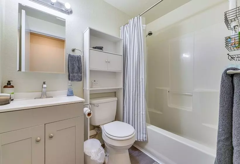 Olympia Home W/ Deck ~ 7 Mi To Amtrak Train!