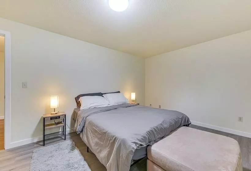 Olympia Home W/ Deck ~ 7 Mi To Amtrak Train!