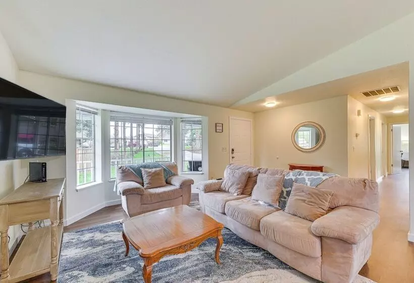 Olympia Home W/ Deck ~ 7 Mi To Amtrak Train!