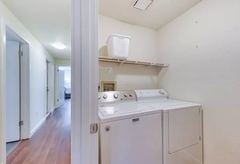 Olympia Home W/ Deck ~ 7 Mi To Amtrak Train!