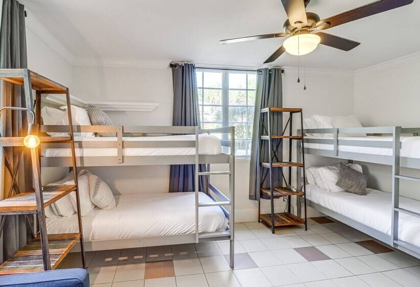 Opulent Ocala Mansion W/ Private Pool & Hot Tub!