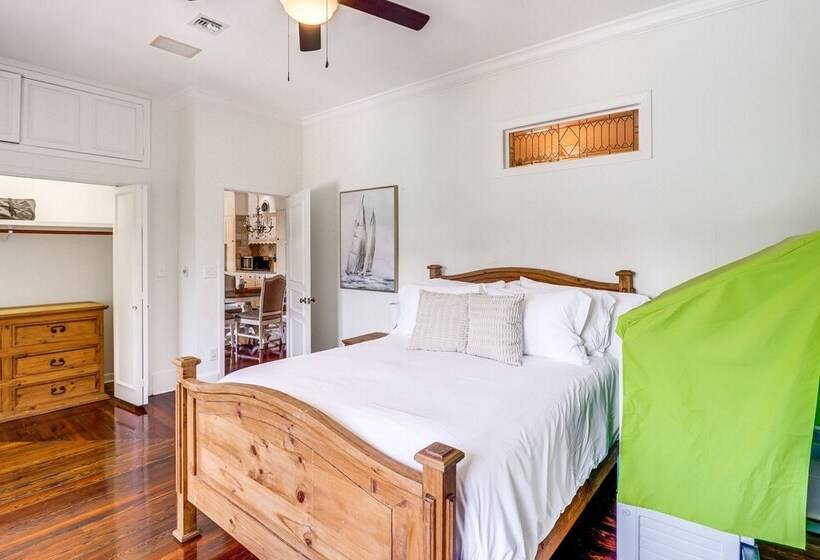 Opulent Ocala Mansion W/ Private Pool & Hot Tub!