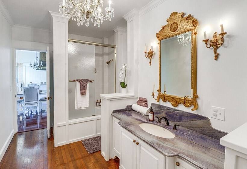 Opulent Ocala Mansion W/ Private Pool & Hot Tub!