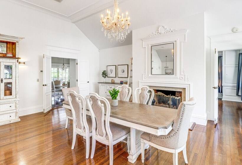 Opulent Ocala Mansion W/ Private Pool & Hot Tub!