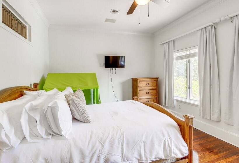 Opulent Ocala Mansion W/ Private Pool & Hot Tub!