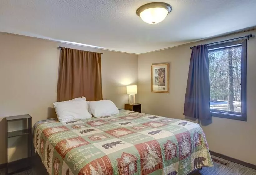 Fire Pit + Lake View: Cozy Park Rapids Cabin