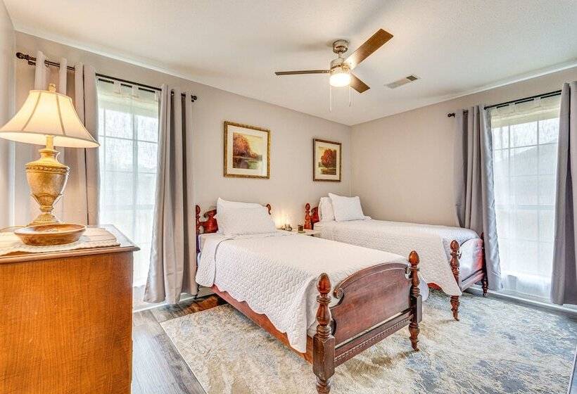 Pet Friendly Conway Home: 1 Mi To Hendrix College!