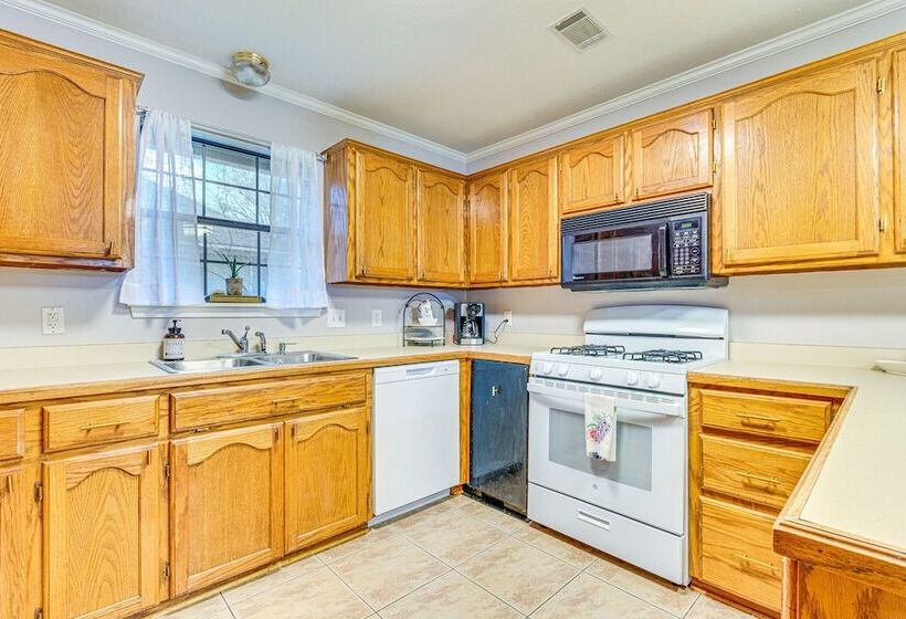 Pet Friendly Conway Home: 1 Mi To Hendrix College!