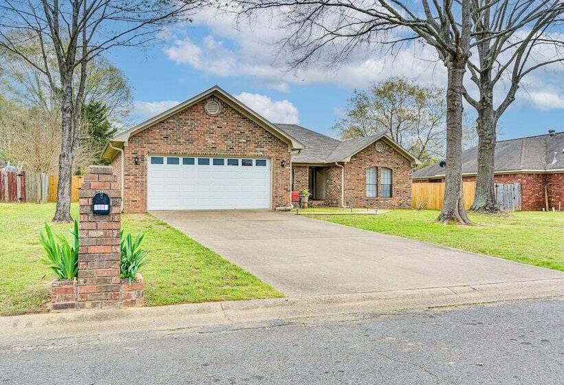 Pet Friendly Conway Home: 1 Mi To Hendrix College!