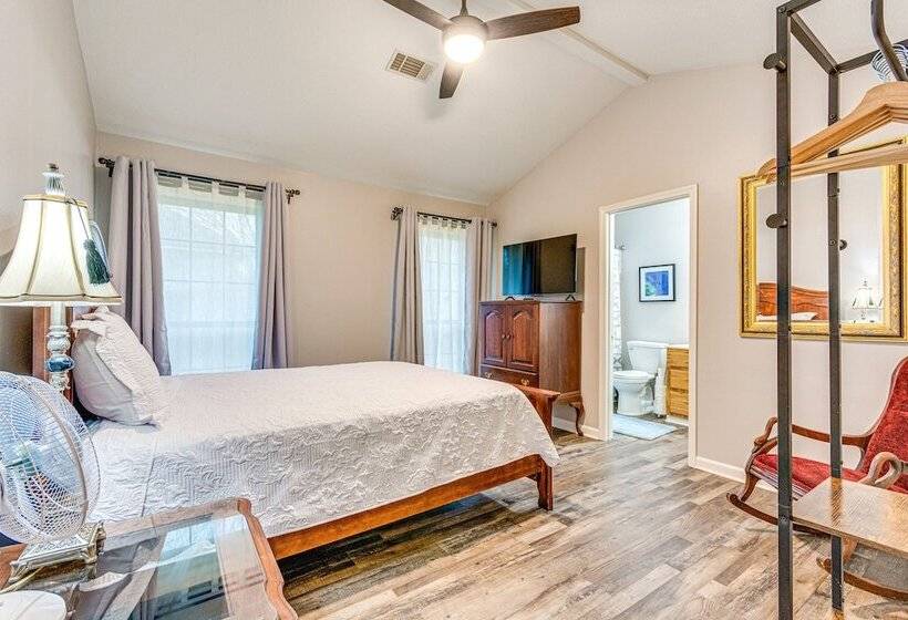 Pet Friendly Conway Home: 1 Mi To Hendrix College!