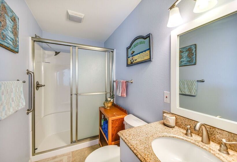 Pet Friendly Outer Banks Home 1 Block To Beach!