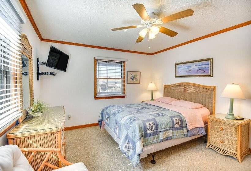 Pet Friendly Outer Banks Home 1 Block To Beach!