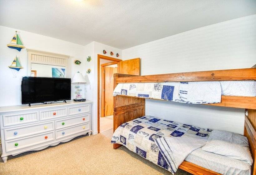 Pet Friendly Outer Banks Home 1 Block To Beach!