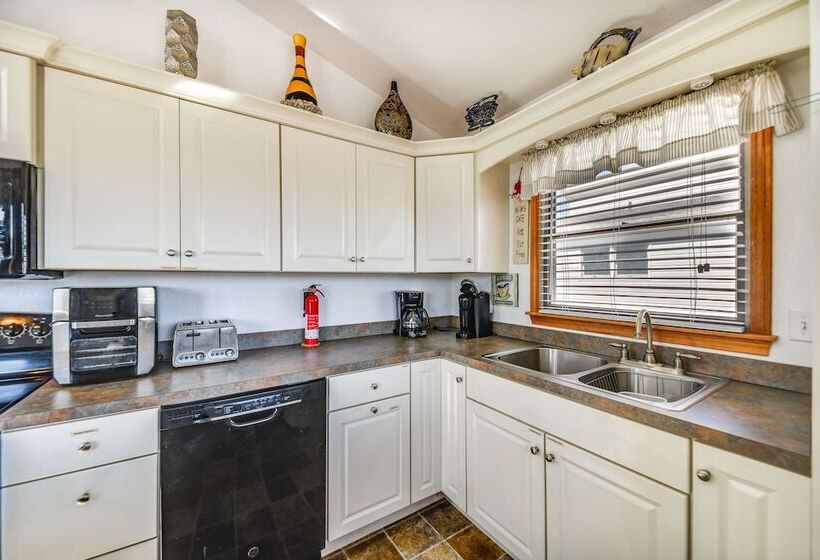 Pet Friendly Outer Banks Home 1 Block To Beach!