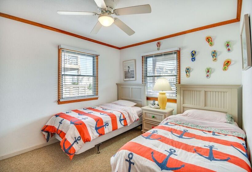 Pet Friendly Outer Banks Home 1 Block To Beach!
