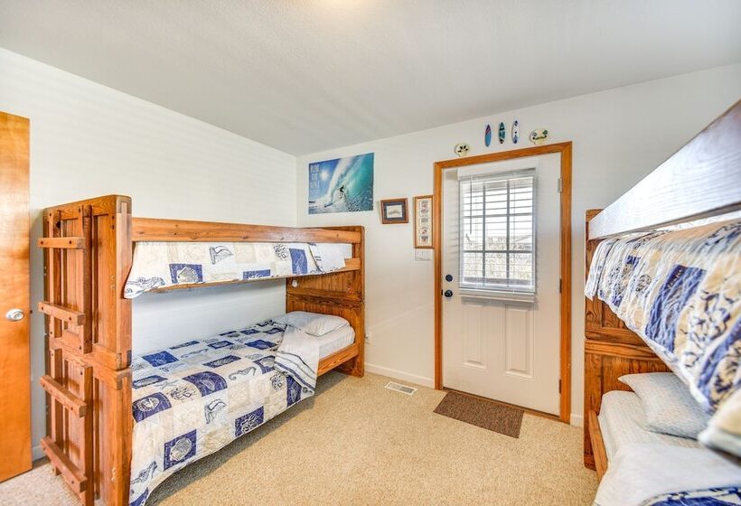 Pet Friendly Outer Banks Home 1 Block To Beach!