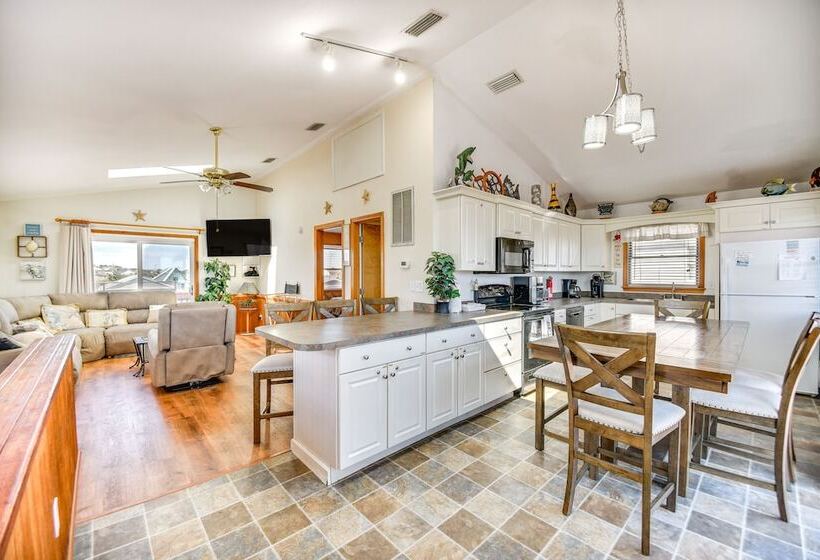 Pet Friendly Outer Banks Home 1 Block To Beach!