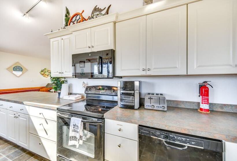 Pet Friendly Outer Banks Home 1 Block To Beach!