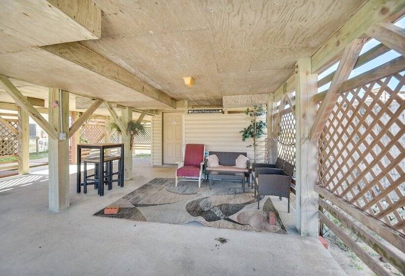 Pet Friendly Outer Banks Home 1 Block To Beach!