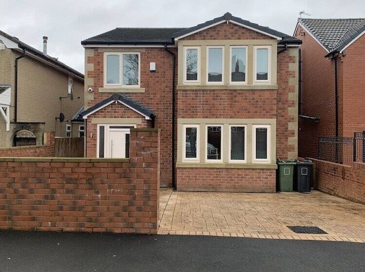 Rezydencja New Build 4 Bed Det House In Yorkshire Nr Leeds