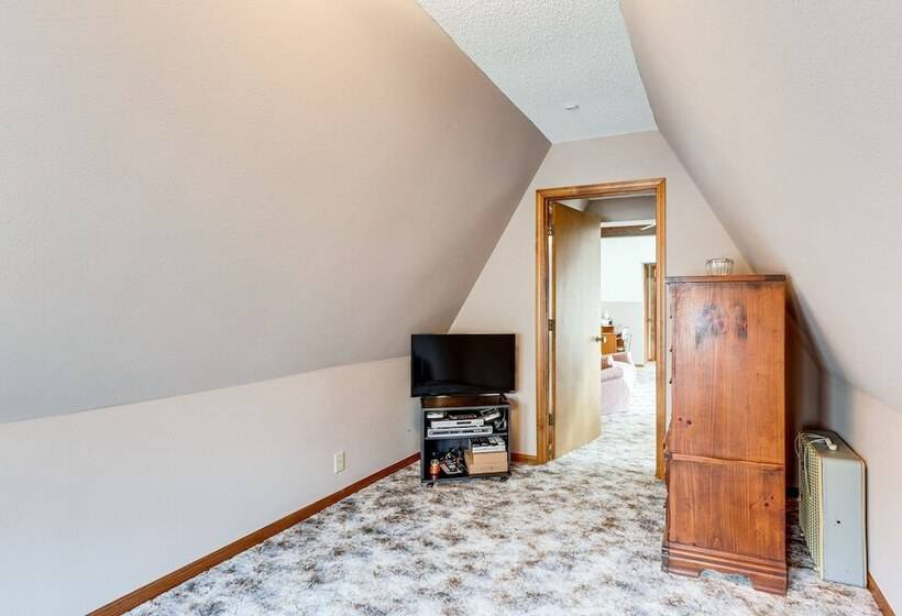 Riverfront Baxter Springs Home W/ Deck & Grill!