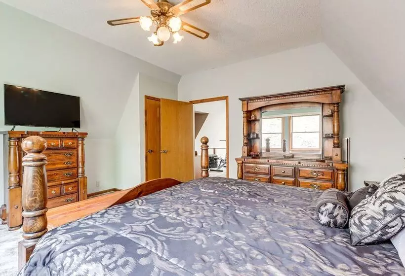 Riverfront Baxter Springs Home W/ Deck & Grill!