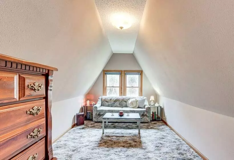 Riverfront Baxter Springs Home W/ Deck & Grill!