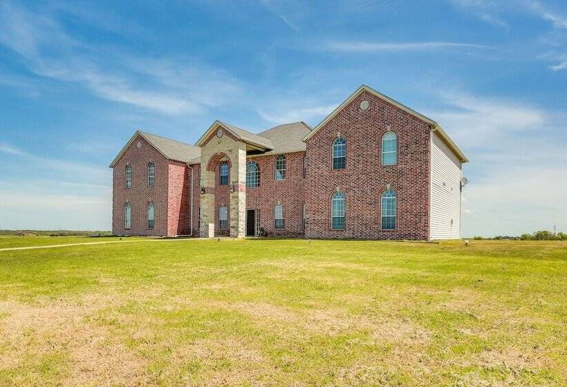 Spacious Farmersville Home W/ Game Room & Fire Pit