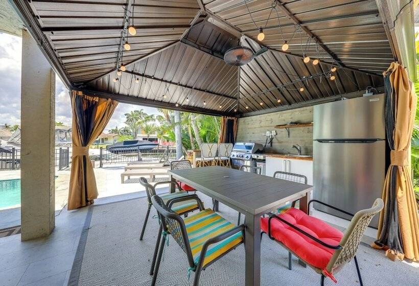 Pool & Home Theater: Lighthouse Point Home!