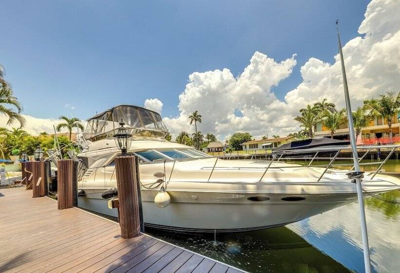 Pool & Home Theater: Lighthouse Point Home!