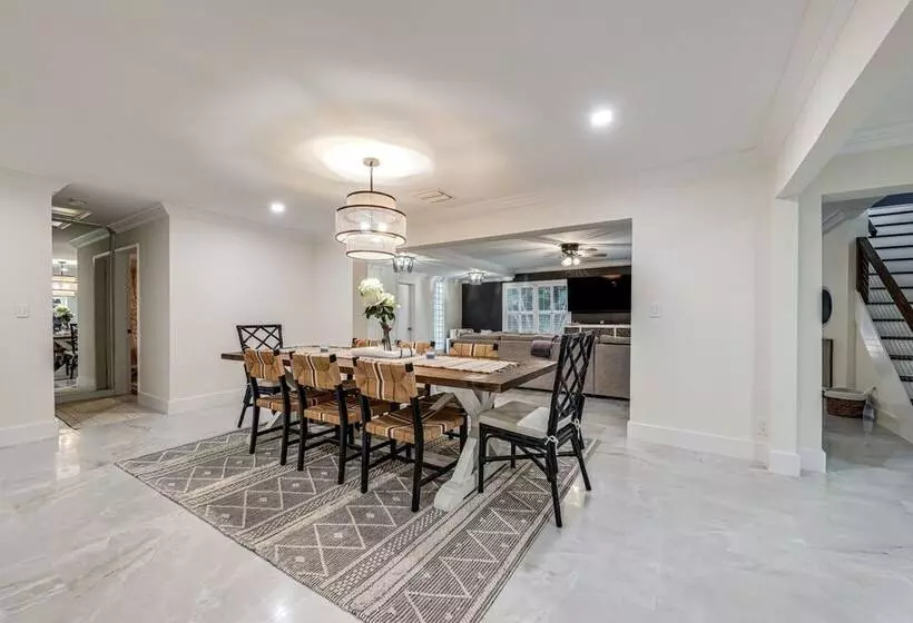 Pool & Home Theater: Lighthouse Point Home!