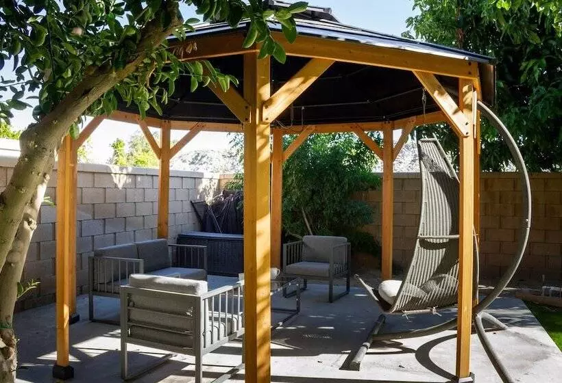 Larrea By Avantstay Luxurious Oasis W/ Pool & Hot Tub!