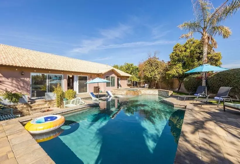 Larrea By Avantstay Luxurious Oasis W/ Pool & Hot Tub!