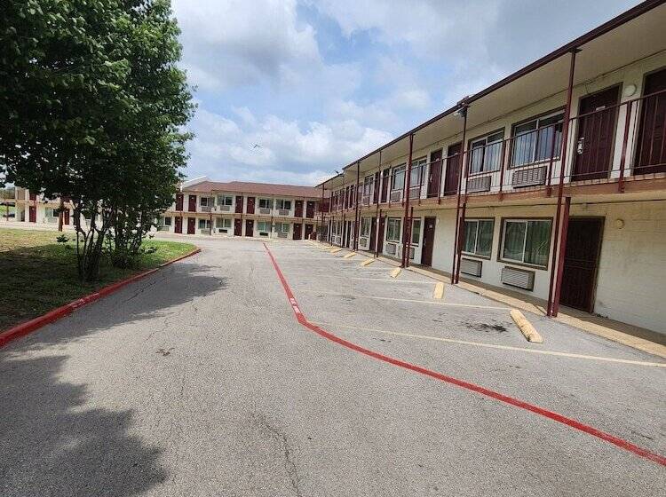 モーテル Hometown Inn And Suites